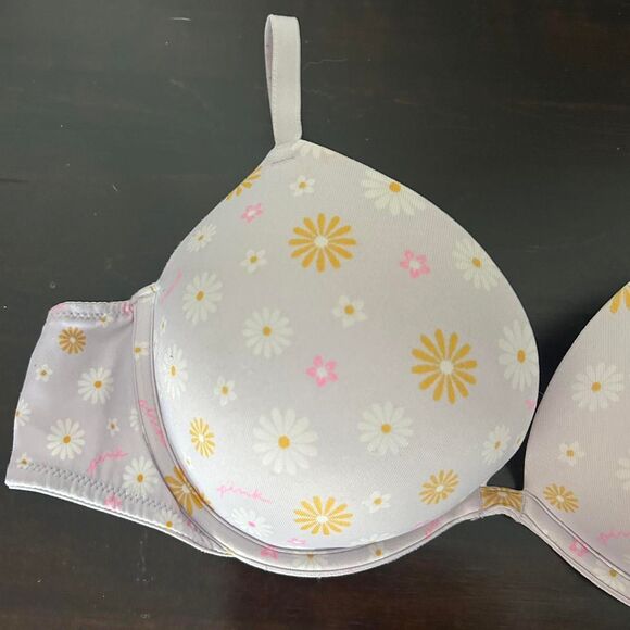 Pink Victoria’s Secret Daisy print bra 32C super push up bombshell padding - Picture 2 of 8